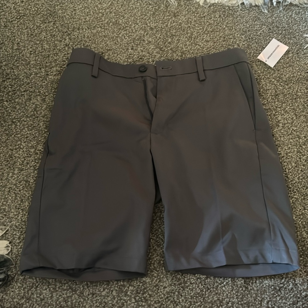 Amazon Essentials Men's Slim-Fit Stretch Golf Short 30W